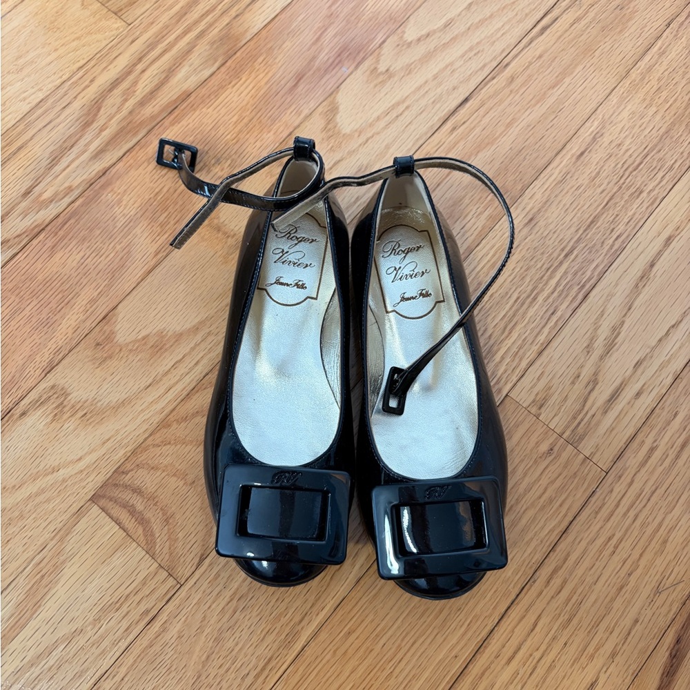 Roger Vivier Black Patent Leather Flats with Buckle
